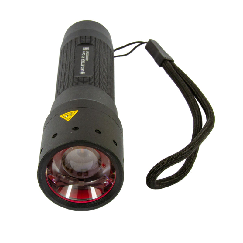 P7 CORE LED Taschenlampe mit max. 450 Lumen Leuchtkraft, Schwarz, inkl. Batterien