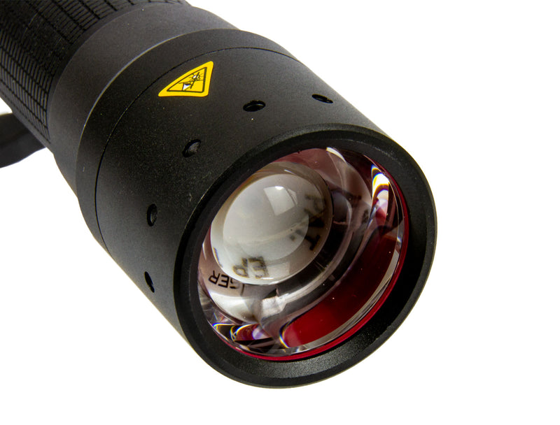 P7 CORE LED Taschenlampe mit max. 450 Lumen Leuchtkraft, Schwarz, inkl. Batterien